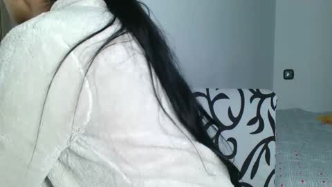 Snapshot of emmie_xxx chatting on 02/12/25, 09:10 emmie online show from 02/12/25, 09:10