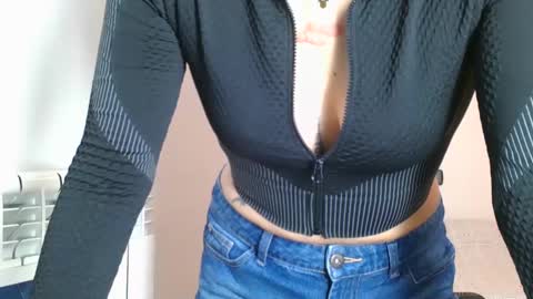 Snapshot of emmie_xxx chatting on 02/14/25, 08:42 emmie online show from 02/14/25, 08:42