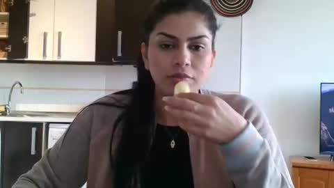 Snapshot of emmie_xxx chatting on 02/21/25, 11:44 emmie online show from 02/21/25, 11:44