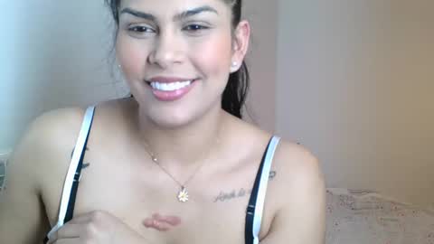 Snapshot of emmie_xxx chatting on 02/25/25, 08:19 emmie online show from 02/25/25, 08:19
