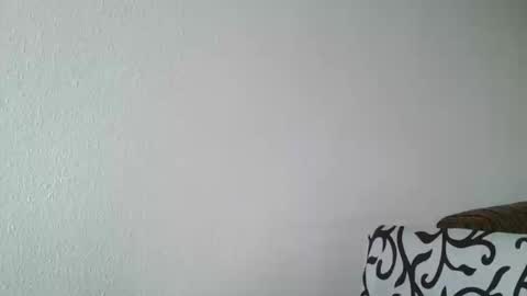 Snapshot of emmie_xxx chatting on 03/04/25, 02:42 emmie online show from 03/04/25, 02:42