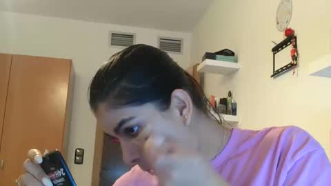 Snapshot of emmie_xxx chatting on 10/31/25, 09:32 emmie online show from 10/31/25, 09:32