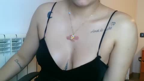 Snapshot of emmie_xxx chatting on 11/13/25, 08:57 emmie online show from 11/13/25, 08:57