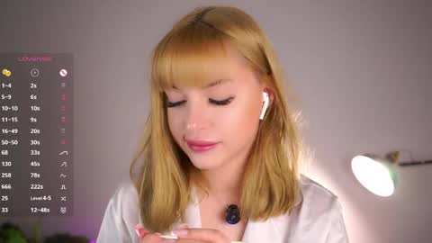 Snapshot of emmiemurray chatting on 05/16/26, 06:17 Aurora online show from 05/16/26, 06:17
