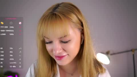 Snapshot of emmiemurray chatting on 05/21/26, 04:25 Aurora online show from 05/21/26, 04:25