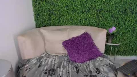 Snapshot of emmiily_z chatting on 02/19/25, 02:12 Emmiily online show from 02/19/25, 02:12