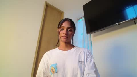 Snapshot of emmily_forever chatting on 01/22/25, 10:48 emmily online show from 01/22/25, 10:48