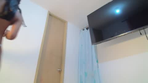 Snapshot of emmily_forever chatting on 01/31/25, 11:35 emmily online show from 01/31/25, 11:35