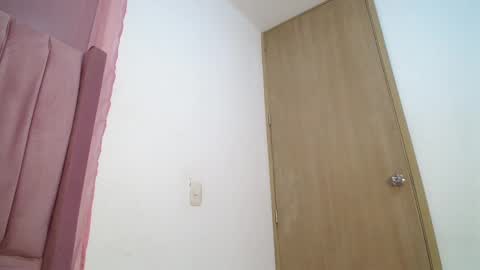 Snapshot of emmily_forever chatting on 02/18/25, 06:26 emmily online show from 02/18/25, 06:26