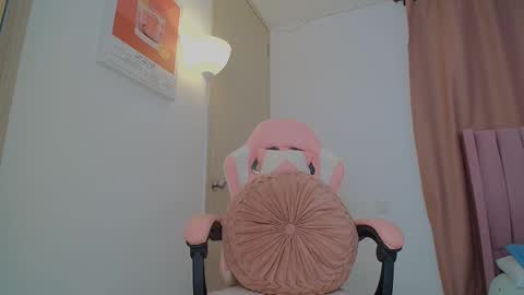 Snapshot of emmily_forever chatting on 10/01/25, 06:58 emmily online show from 10/01/25, 06:58