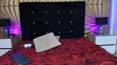 Snapshot of emmily_keller chatting on 11/08/25, 01:22 Emmily keller online show from 11/08/25, 01:22