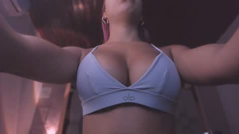 Snapshot of emmily_savage chatting on 06/20/26, 11:35 online show from 06/20/26, 11:35