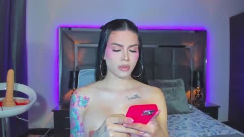 Snapshot of emmilysantibanez chatting on 01/21/25, 04:05 Emmily Santibaez online show from 01/21/25, 04:05