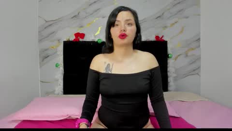 Snapshot of emmma_moon chatting on 12/03/25, 07:01 Emma online show from 12/03/25, 07:01