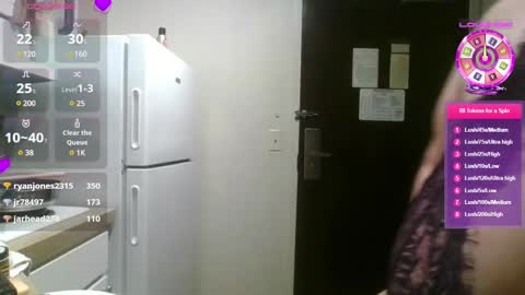 Snapshot of emmthaluscious chatting on 03/06/25, 12:21 emmthaluscious online show from 03/06/25, 12:21