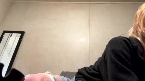 Snapshot of emmwarr1514 chatting on 02/13/25, 05:54 emmwarr1514 online show from 02/13/25, 05:54