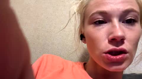 Snapshot of emmwarr1514 chatting on 02/24/25, 02:15 emmwarr1514 online show from 02/24/25, 02:15