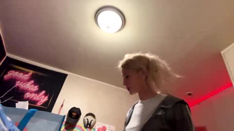 Snapshot of emmwarr1514 chatting on 03/05/25, 06:01 emmwarr1514 online show from 03/05/25, 06:01