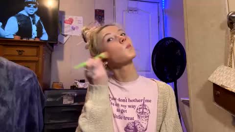 Snapshot of emmwarr1514 chatting on 03/11/25, 12:39 emmwarr1514 online show from 03/11/25, 12:39