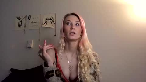 Snapshot of emmwarr1514 chatting on 02/02/26, 02:16 emmwarr1514 online show from 02/02/26, 02:16