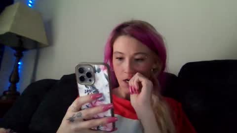 Snapshot of emmwarr1514 chatting on 02/06/26, 05:27 emmwarr1514 online show from 02/06/26, 05:27