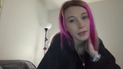 Snapshot of emmwarr1514 chatting on 02/16/26, 08:16 emmwarr1514 online show from 02/16/26, 08:16