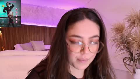 Emmy Walker online show from 03/10/25, 05:18