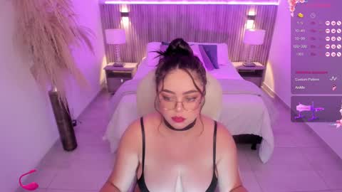 Emmy Walker online show from 09/30/25, 11:04