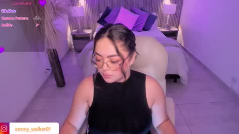 Emmy Walker online show from 11/05/25, 10:59