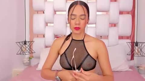 Snapshot of emmycruzz chatting on 10/26/25, 07:31 emmy online show from 10/26/25, 07:31