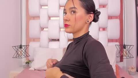 Snapshot of emmycruzz chatting on 10/30/25, 07:25 emmy online show from 10/30/25, 07:25