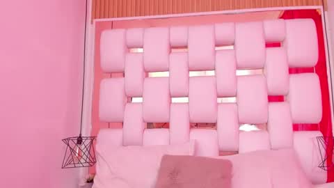 Snapshot of emmycruzz chatting on 11/19/25, 07:03 emmy online show from 11/19/25, 07:03