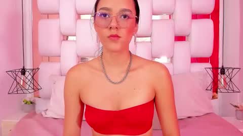 Snapshot of emmycruzz chatting on 12/03/25, 07:12 emmy online show from 12/03/25, 07:12