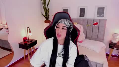 Emmy Evans  online show from 01/03/25, 09:05