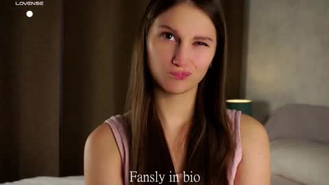 Snapshot of emmyleri chatting on 11/11/25, 01:16 Emmy online show from 11/11/25, 01:16