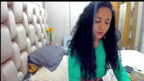 Snapshot of emperatriztapia chatting on 01/13/25, 03:01 emperatriztapia online show from 01/13/25, 03:01