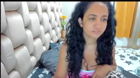 Snapshot of emperatriztapia chatting on 02/13/25, 10:02 emperatriztapia online show from 02/13/25, 10:02