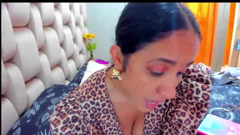 Snapshot of emperatriztapia chatting on 02/22/25, 09:04 emperatriztapia online show from 02/22/25, 09:04