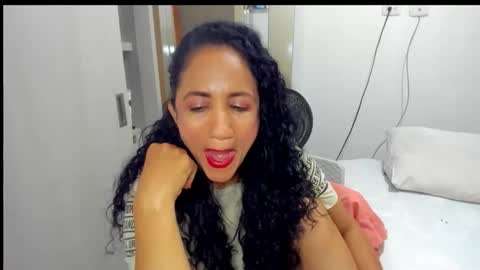 Snapshot of emperatriztapia chatting on 11/06/25, 10:54 emperatriztapia online show from 11/06/25, 10:54