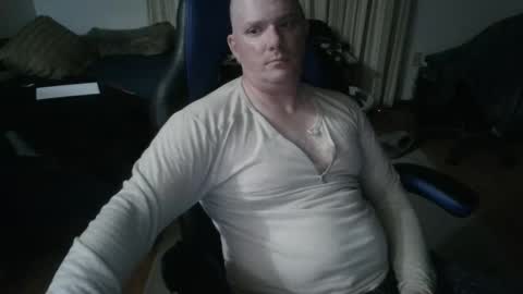 Snapshot of emsguy1 chatting on 05/11/26, 05:35 Matt online show from 05/11/26, 05:35