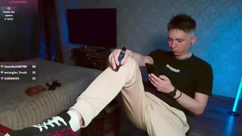 Snapshot of emveeboy96 chatting on 05/16/26, 09:35 emveeboy96 online show from 05/16/26, 09:35