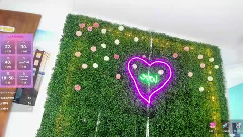 Snapshot of emy_0 chatting on 12/17/24, 09:17 Emy online show from 12/17/24, 09:17