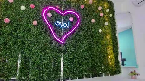 Snapshot of emy_0 chatting on 12/20/24, 10:49 Emy online show from 12/20/24, 10:49