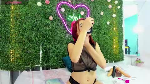 Snapshot of emy_0 chatting on 12/21/24, 03:36 Emy online show from 12/21/24, 03:36