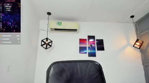 Snapshot of emy_0 chatting on 12/22/24, 10:06 Emy online show from 12/22/24, 10:06