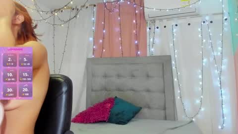 Snapshot of emy_0 chatting on 12/31/24, 04:38 Emy online show from 12/31/24, 04:38