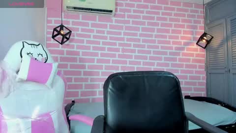 Snapshot of emy_0 chatting on 01/16/25, 03:34 Emy online show from 01/16/25, 03:34