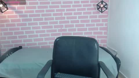 Snapshot of emy_0 chatting on 01/23/25, 07:40 Emy online show from 01/23/25, 07:40