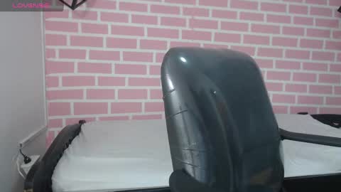 Snapshot of emy_0 chatting on 02/09/25, 05:22 Emy online show from 02/09/25, 05:22