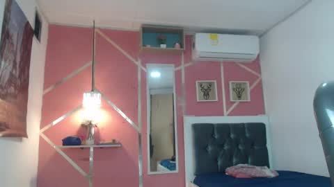 Snapshot of emy_0 chatting on 02/25/25, 03:31 Emy online show from 02/25/25, 03:31